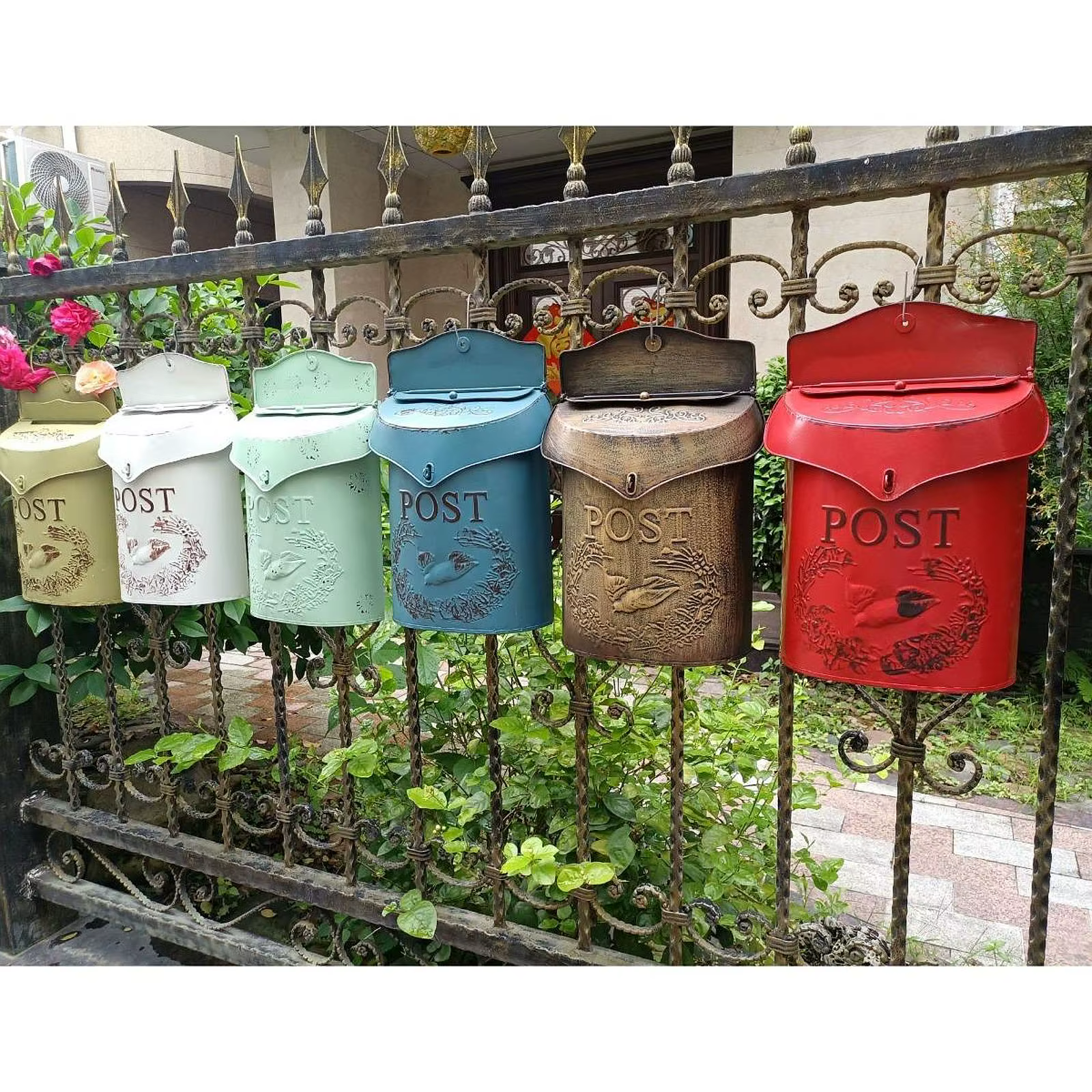 Boîte aux lettres murale à charme nostalgique