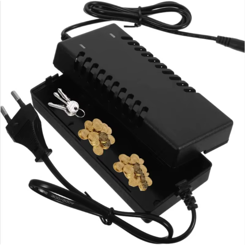 Boîte de rangement cachée en forme de chargeur d'ordinateur portable