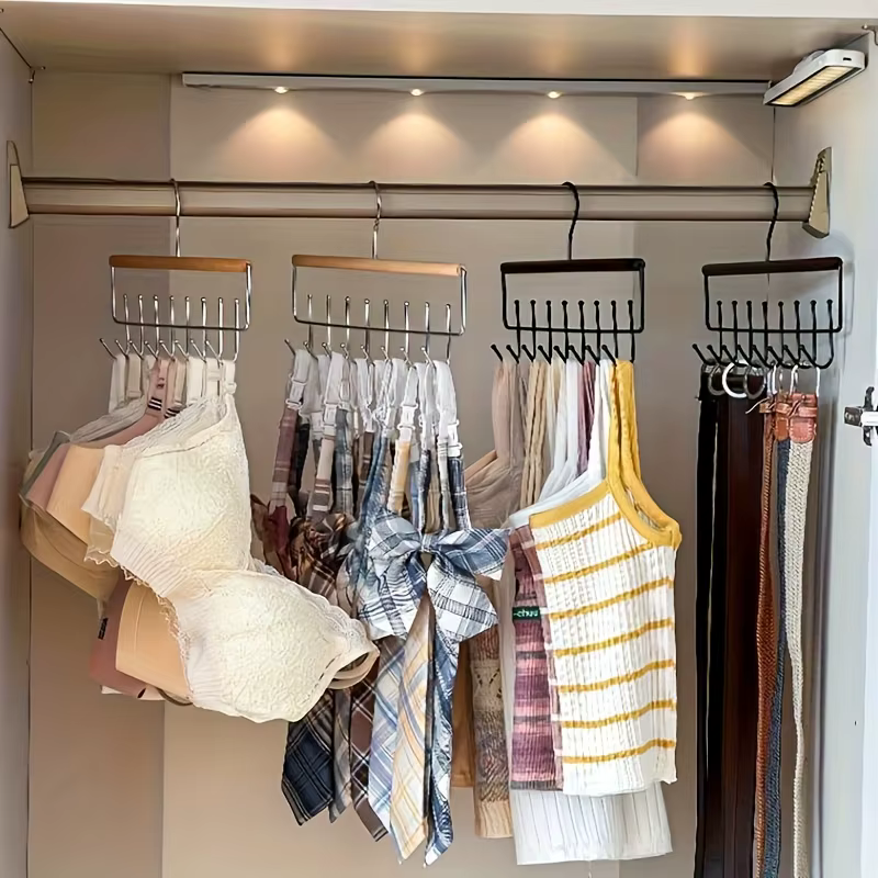 Un porte-vêtements avec 16 crochets