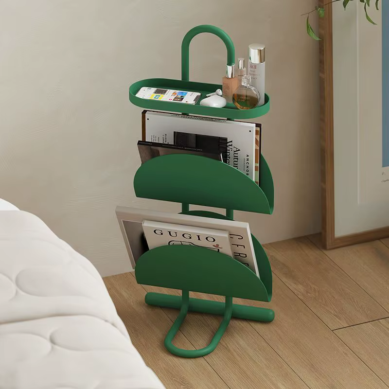 Table basse en métal avec porte-revues