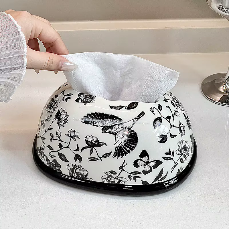 Boîte à mouchoirs en céramique avec cadeau à la main