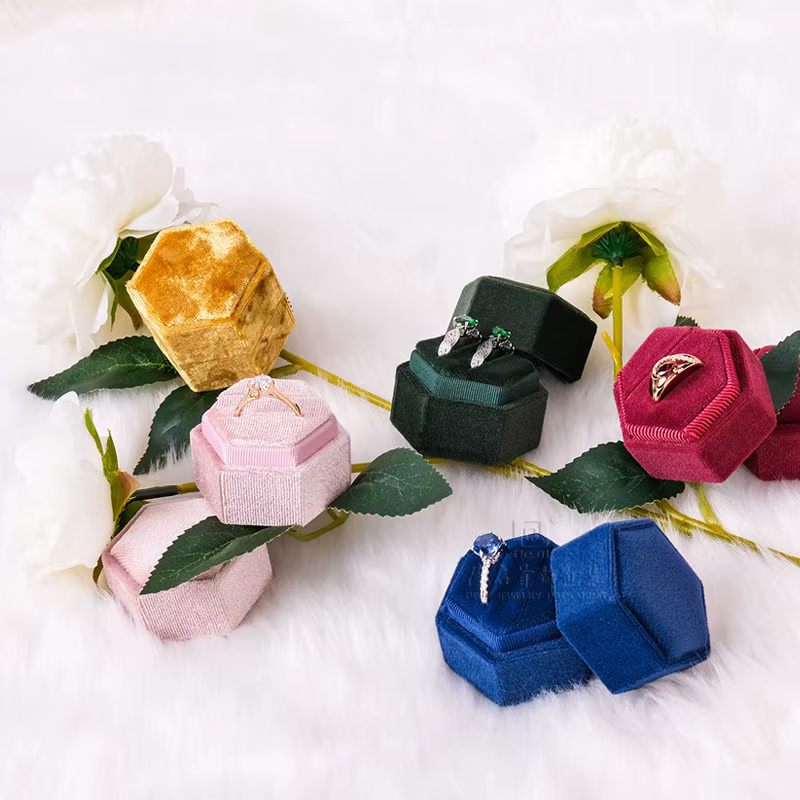 Boîte à matiques hexagonale en velours pour mariage