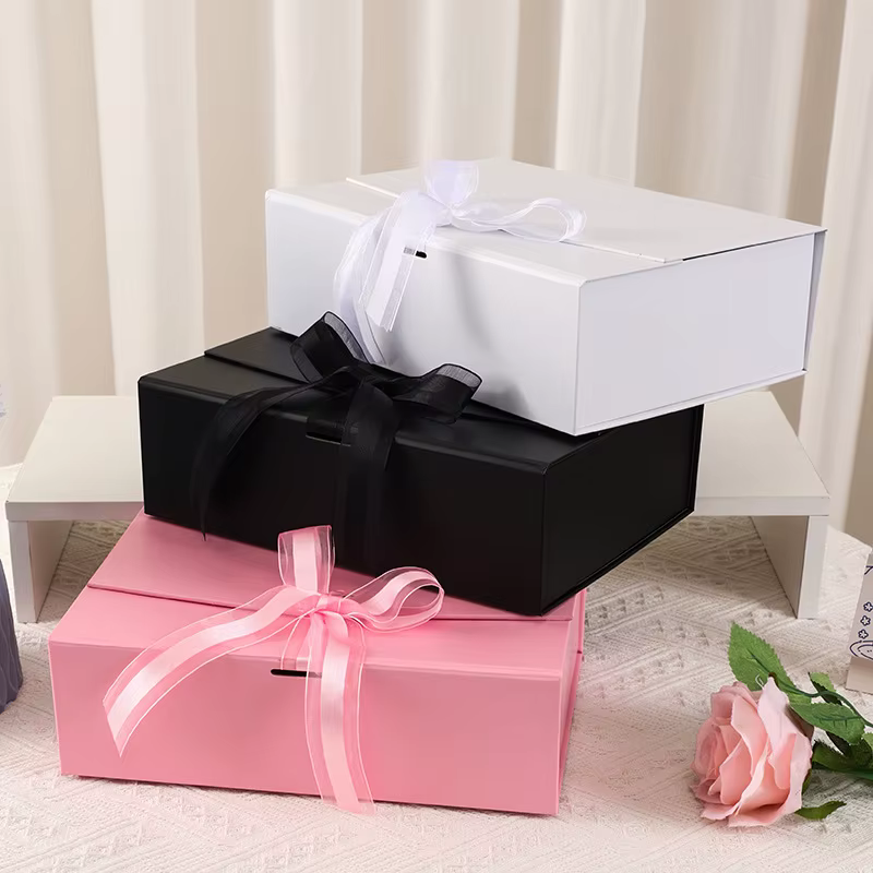 Boîte-cadeau pliante en carton dur