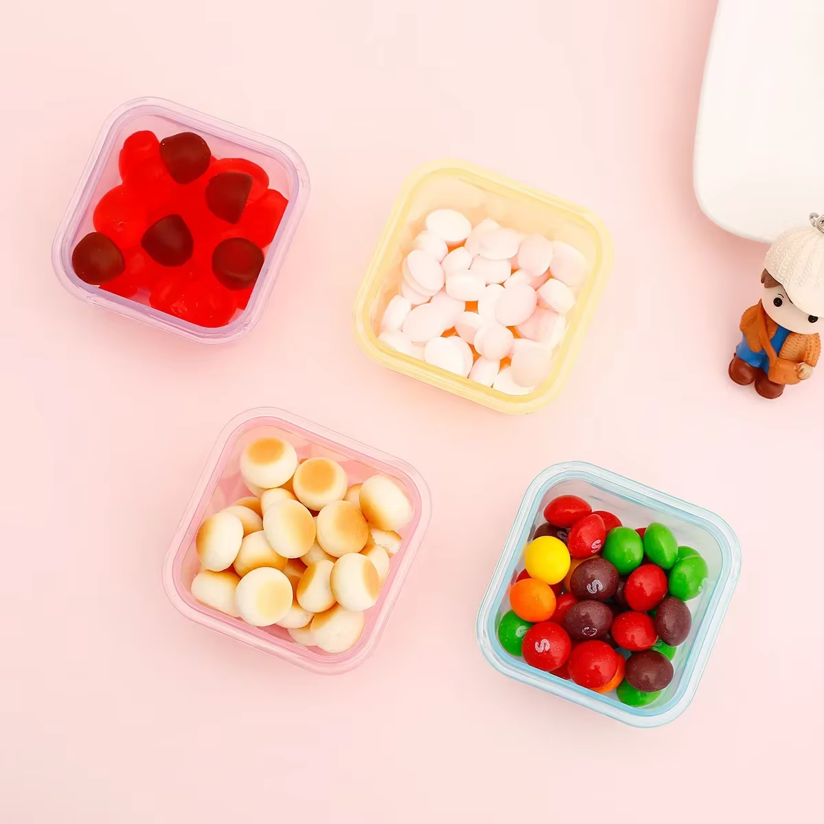 Petits récipients en plastique pour la cuisine et la maison