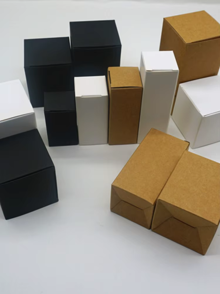 Boîtes carrées pliables en carton (4 × 4 × 4 cm–15 × 15 × 15 cm) – Expédition plate pour un rangement facile