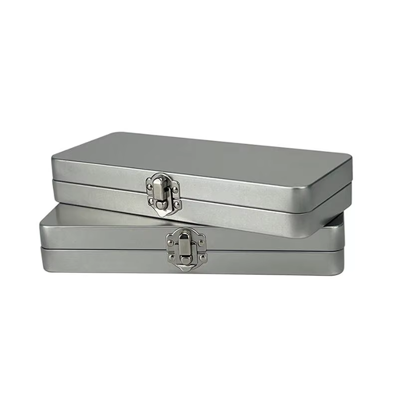 Nouvelle boîte rectangulaire en métal gris argenté avec couvercle