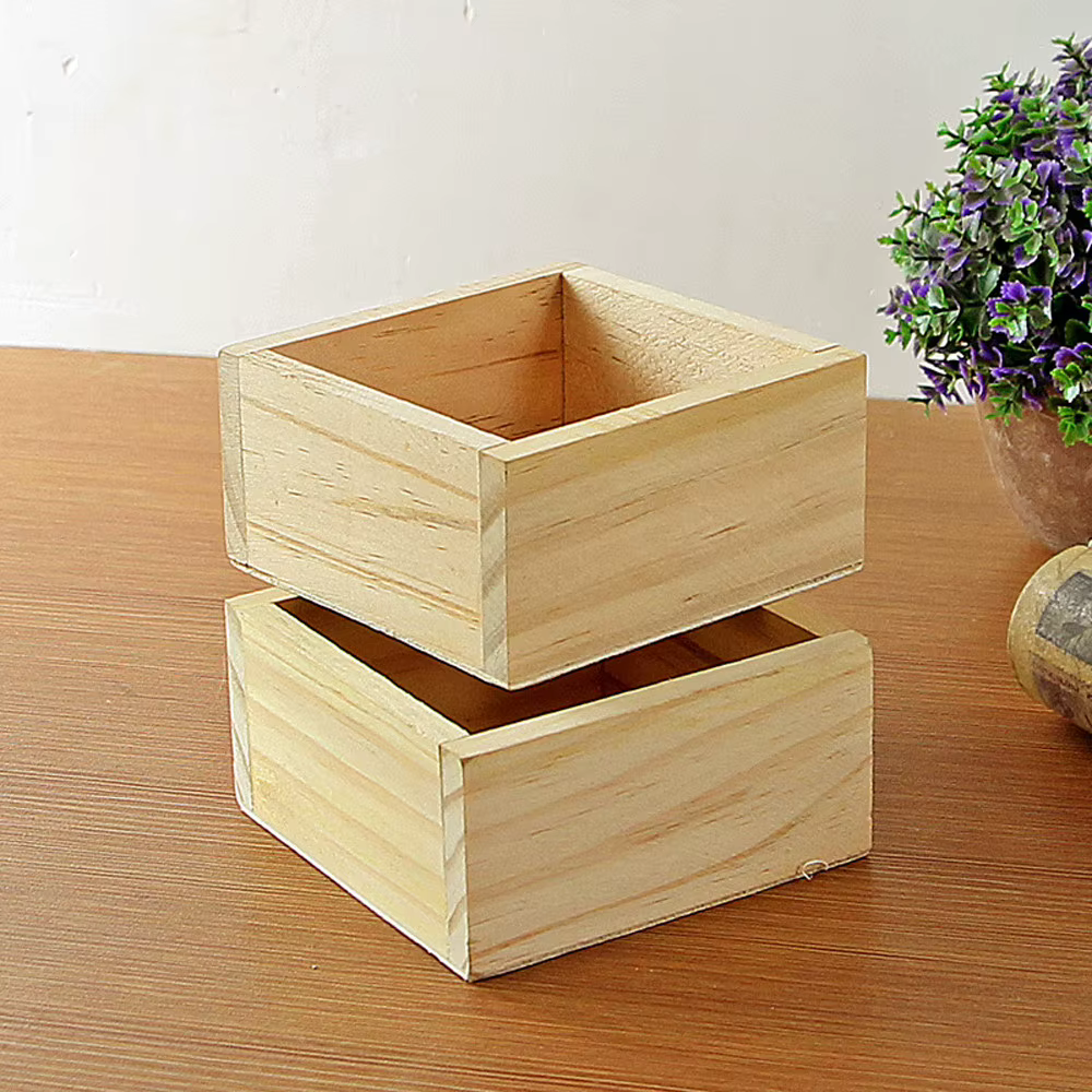 Petite boîte en bois inachevée
