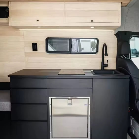 Armoires de camping-car en aluminium sur mesure avec tiroirs