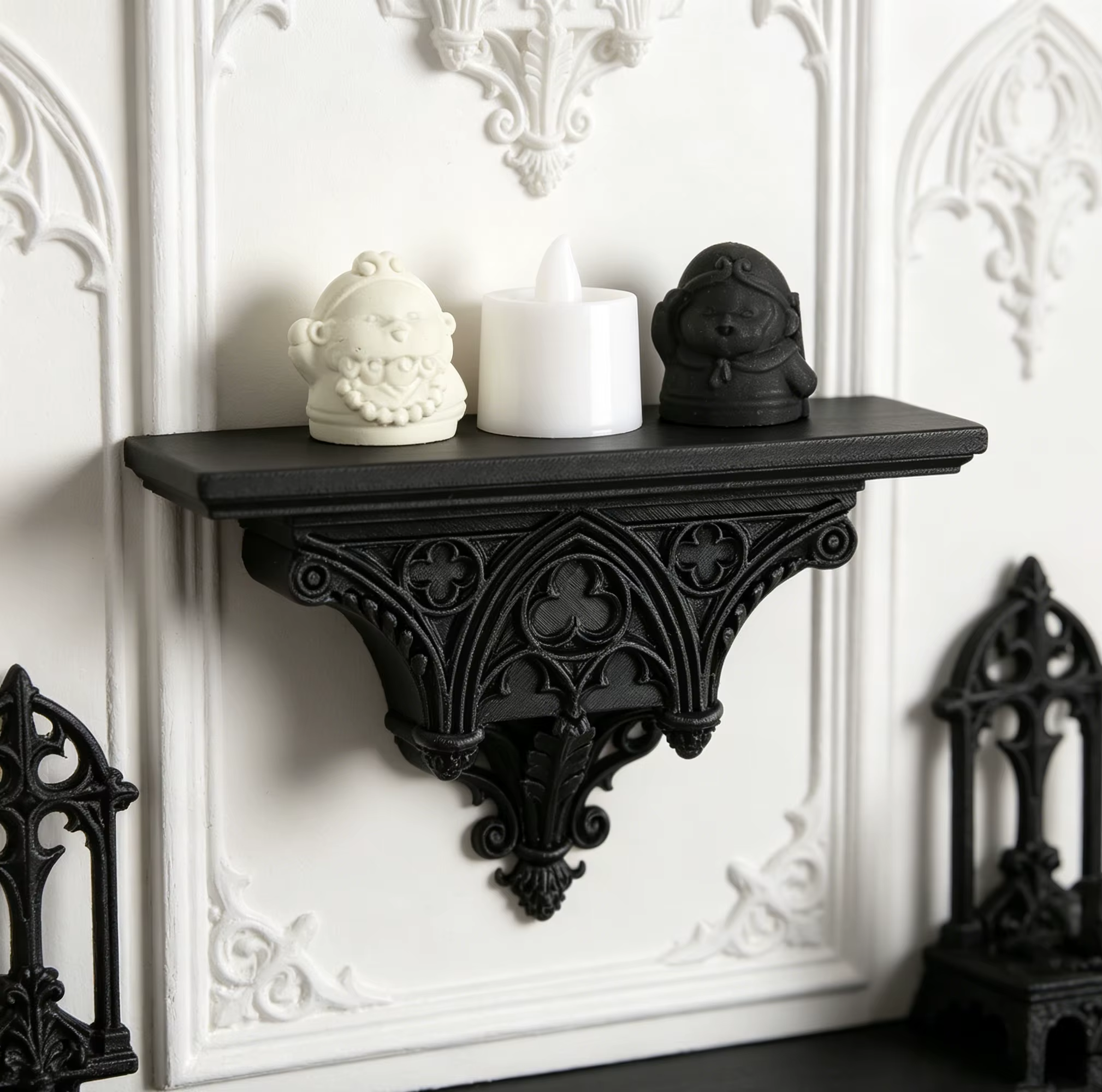 Étagère murale sculptée de style gothique pour la décoration