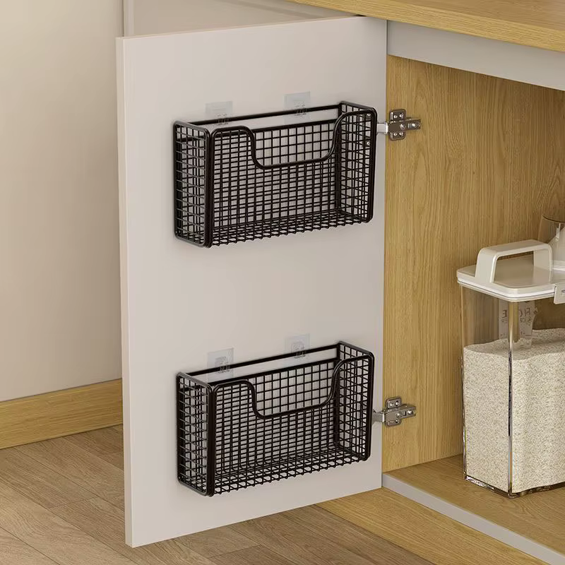 Boîte de rangement à l'intérieur de la porte d'armoire de cuisine