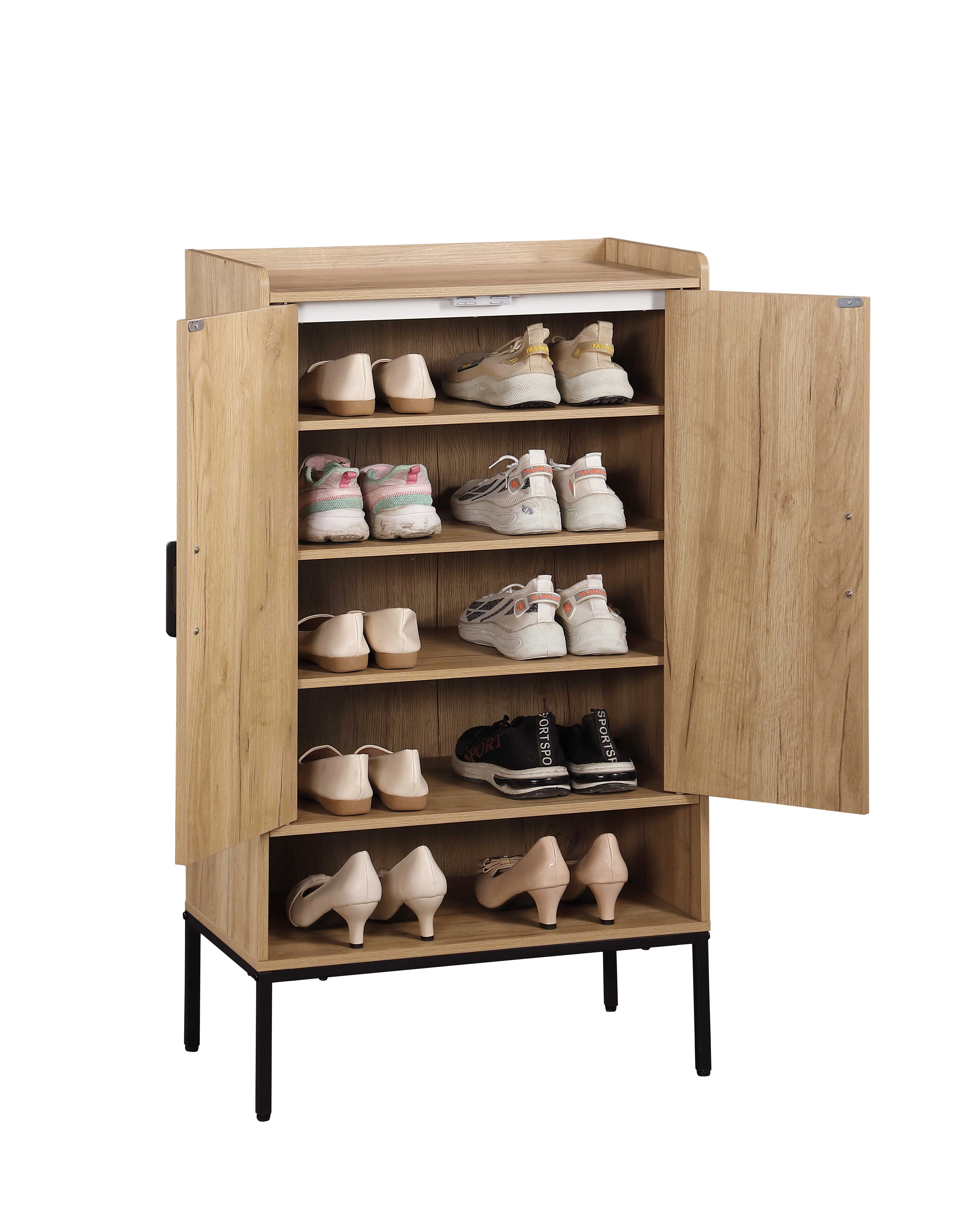 Armoire à chaussures avec portes en rotin