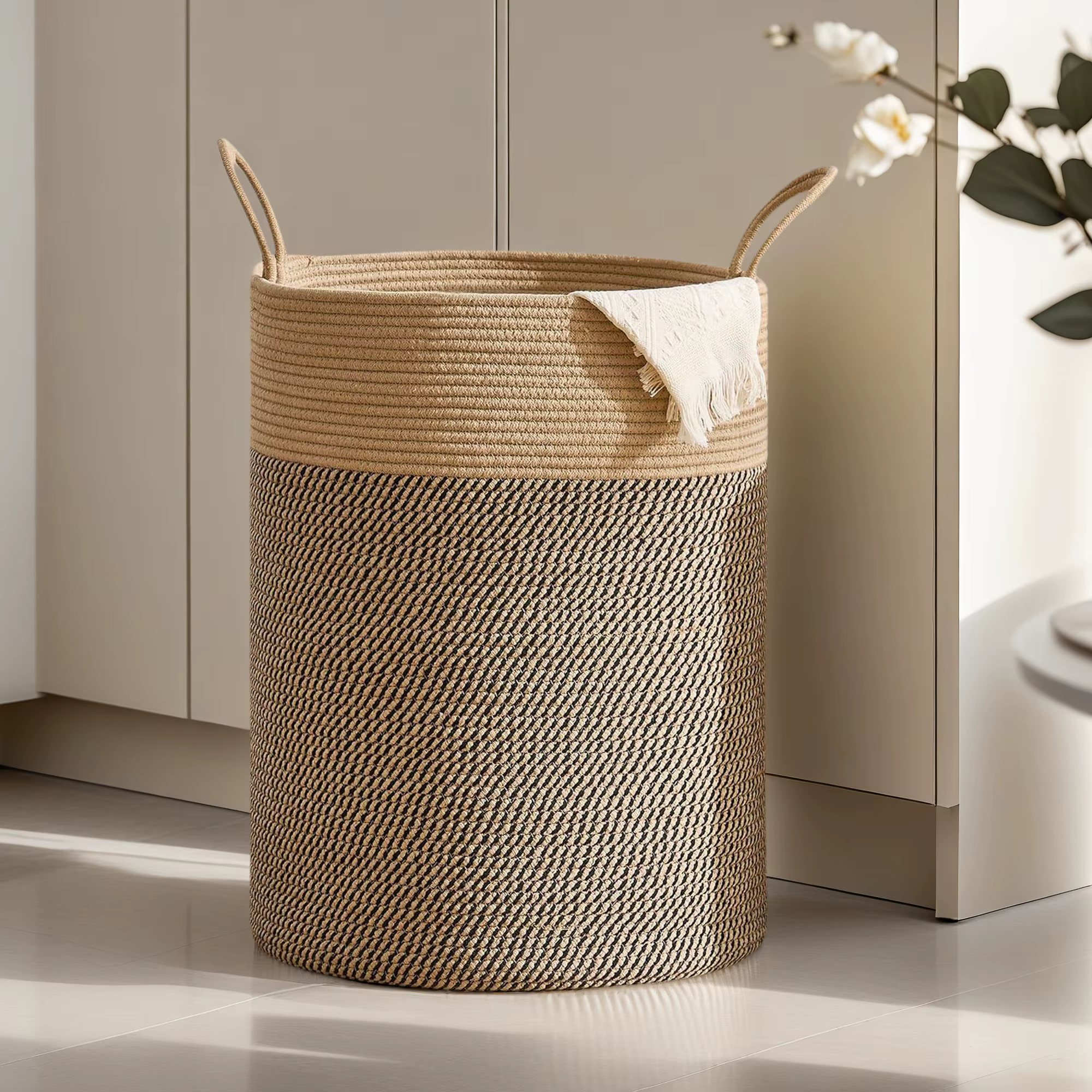 Grand panier de rangement décoratif tressé avec poignées