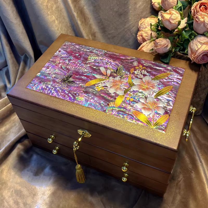 Boîte à bijoux en bois massif