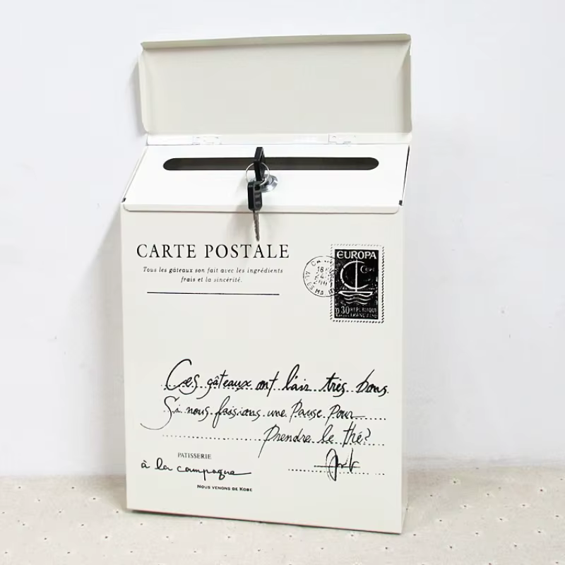 Boîte aux lettres murale suspendue