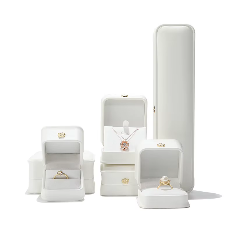 Boîte à bijoux couronne en cuir PU