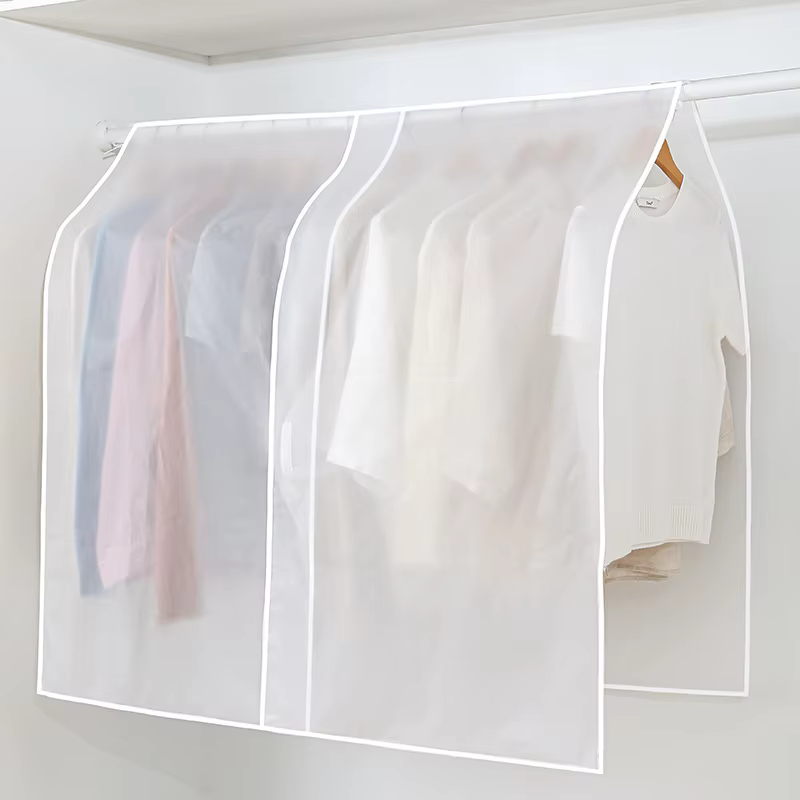 Housses de protection pour vêtements suspendus