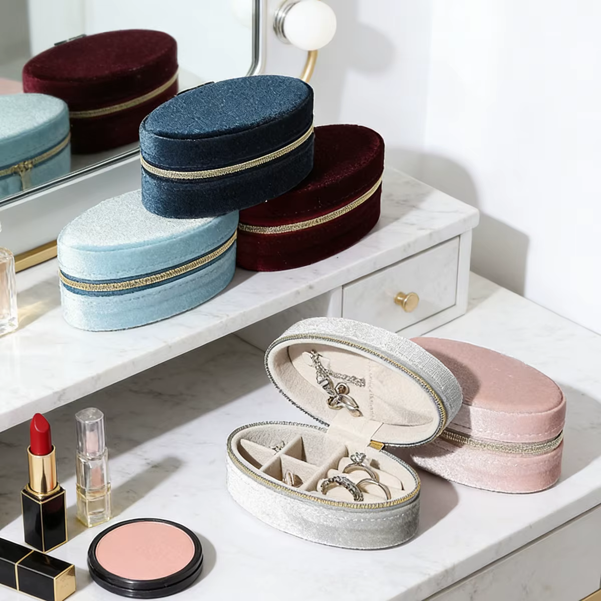 Boîte à bijoux en velours – Organiseur ovale compact avec compartiments divisés et crochet pour collier | Rangement de